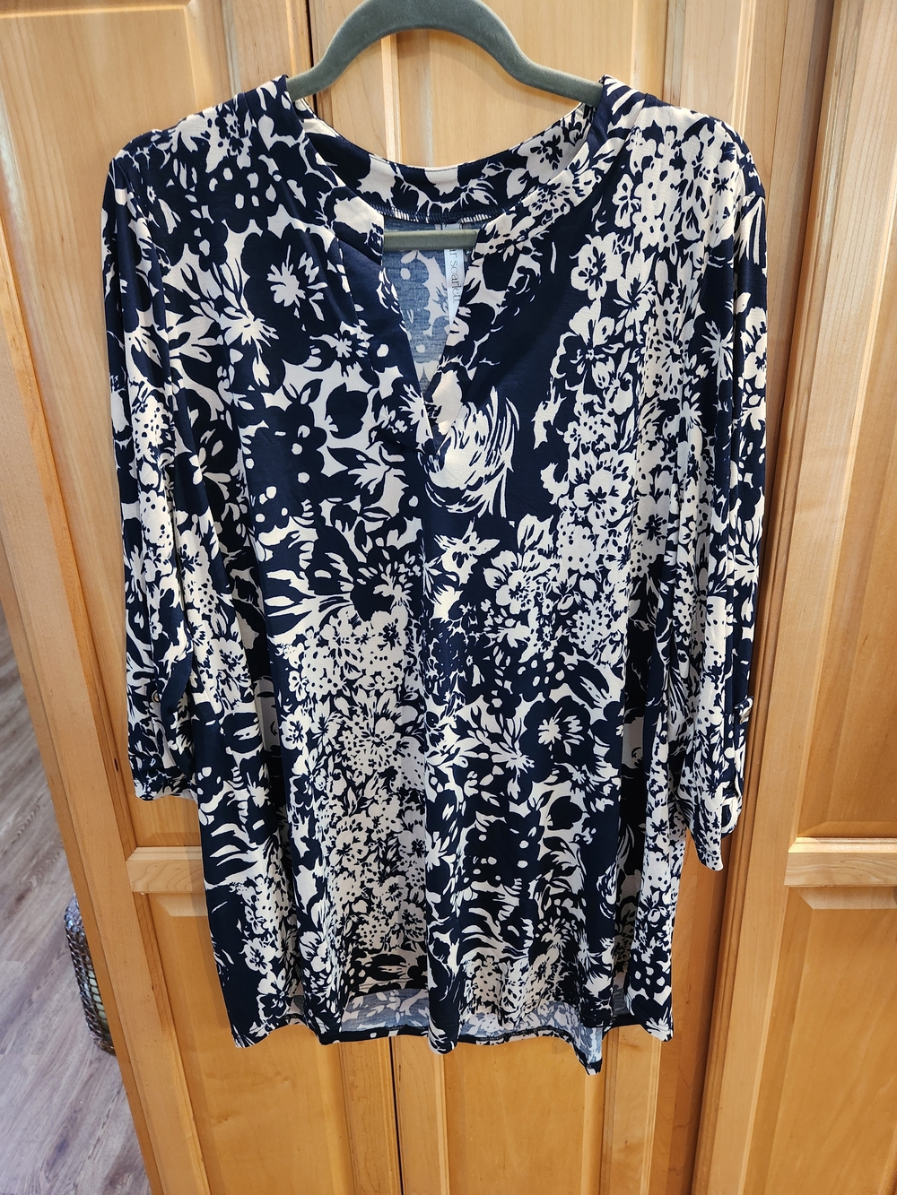 Women's Navy and White Floral Split-Neck Blouse